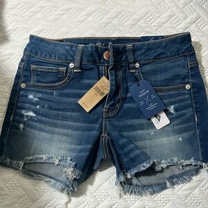 American Eagle Jean short size 6 NWT